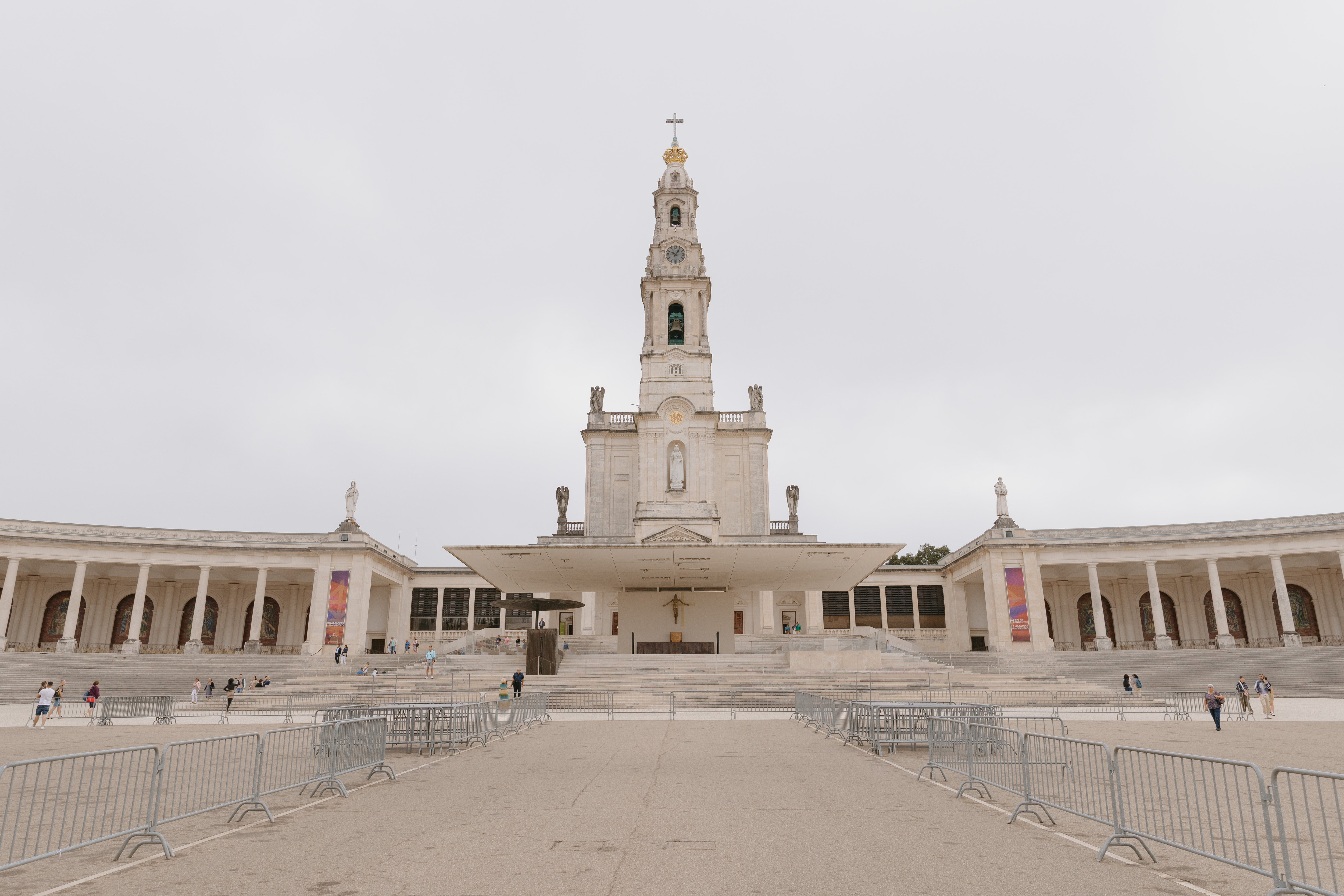 Frontal view of Fátima Sanctuary with the Basilica and colonnades