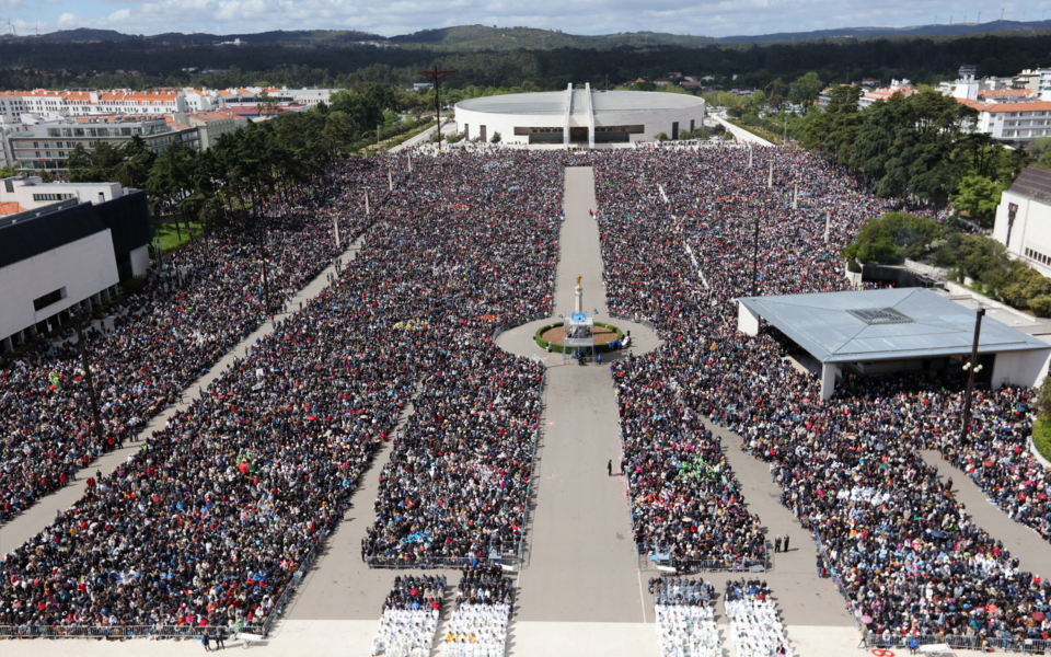 Aerial view of thousands of pilgrims at the Fátima Sanctuary during a major religious event